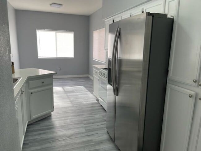 Building Photo - 2 Bedroom Condo in Silverado Ranch!