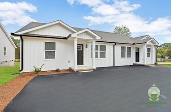 Building Photo - 107 Lyman Lodge Rd