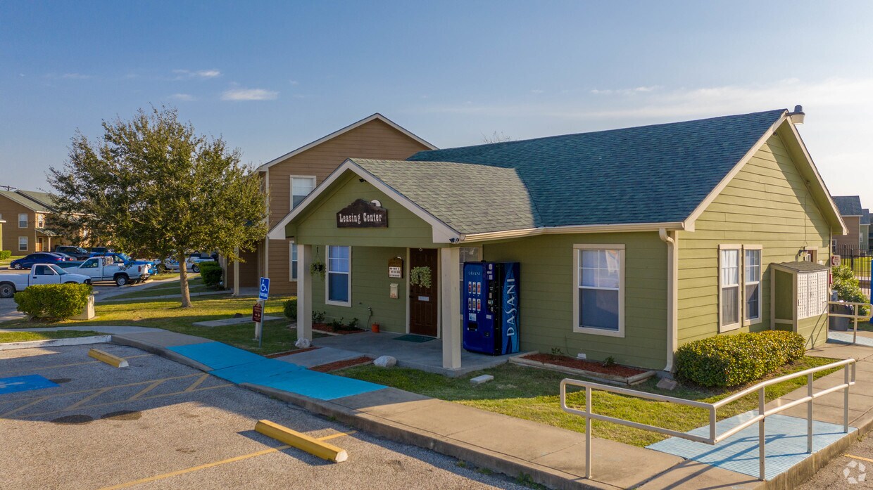 Rancho De Luna Apartments Robstown, TX