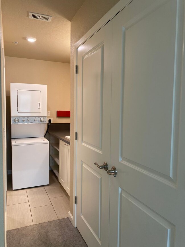 Building Photo - 1 Bedroom HOME  in Downtown Davis