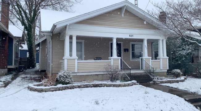 Frente - 607 E 11th Ave