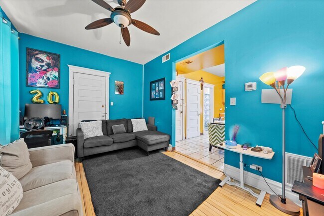 Foto del edificio - 2728 N Drake Ave