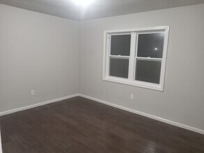 Building Photo - 1432-1438 Columbia Cir SE