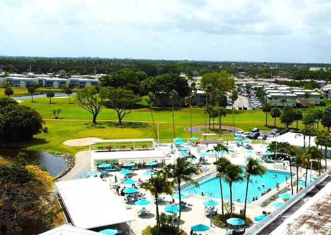 Foto del edificio - 586 Normandy Ln