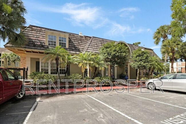 Foto del edificio - 4022 Versailles Dr