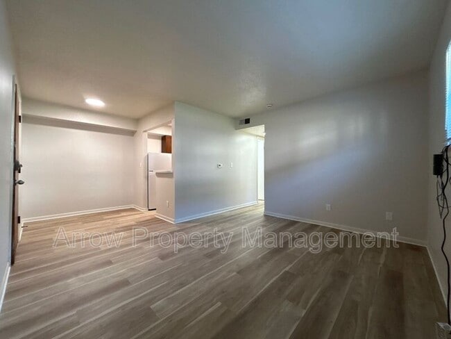Building Photo - 1115 N College Dr