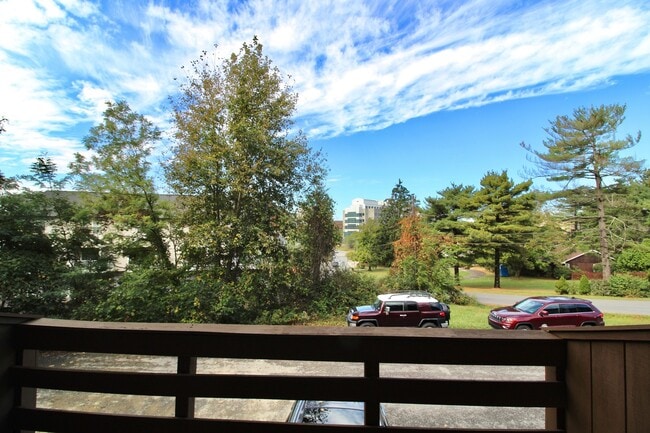 Foto del edificio - 2 Bedroom/2 Bath Townhouse near Stadium - ...