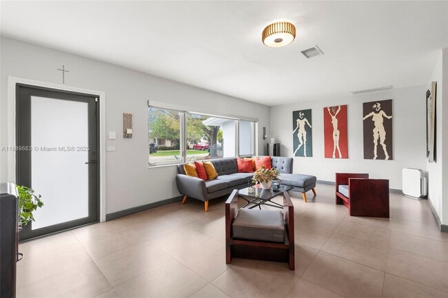 Foto del edificio - 425 NE 114th St