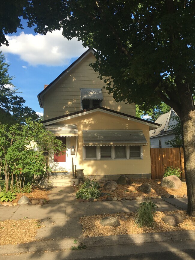 Foto del edificio - 1615 6th Street Northeast