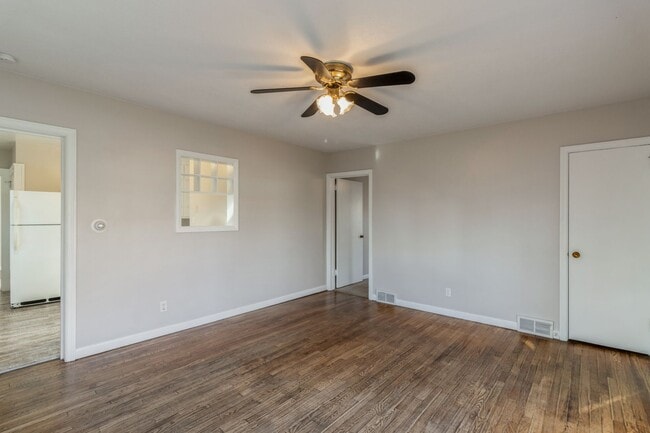 Building Photo - CLOSE TO BEAVERDALE!! 2 Bed, 1 Bath Home in Des Moines