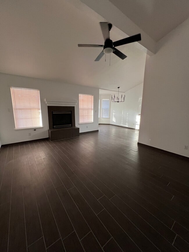 Building Photo - 7115 Oval Rock Dr