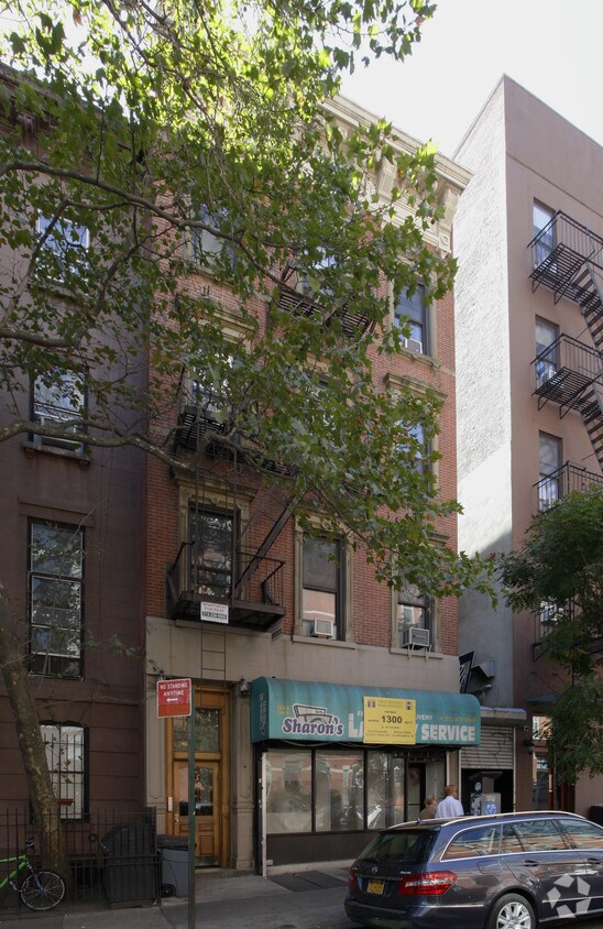 Building Photo - 204 E 13th St