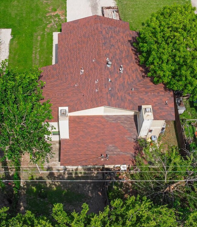 Foto del edificio - 1128 Royal Crest Dr