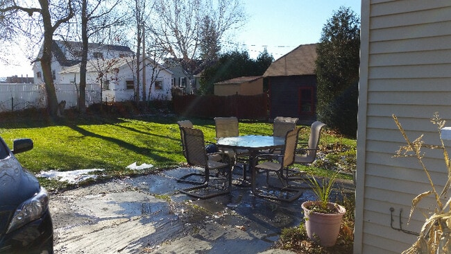 Building Photo - 68 Crescent St