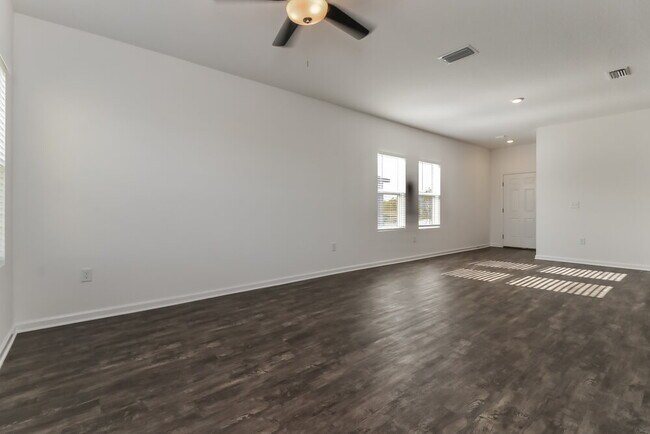 Building Photo - 5637 Alexander Springs Pl