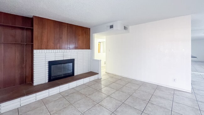 Building Photo - 3-Bed, Single Story Home in NON-HOA community