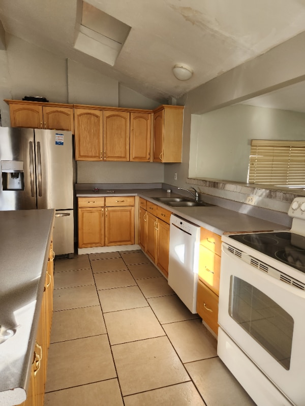 Building Photo - 2601 S Portia Ave