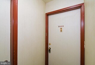 Building Photo - 1605 Meadowview Ln