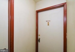 Building Photo - 1605 Meadowview Ln