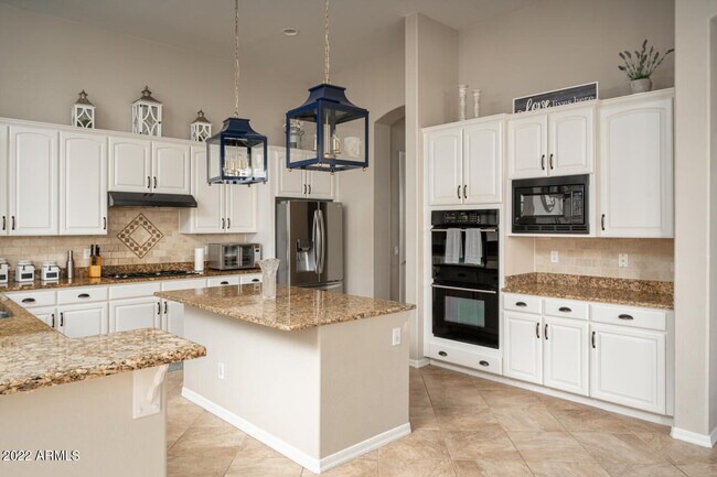 Building Photo - 3527 E Indigo Cir