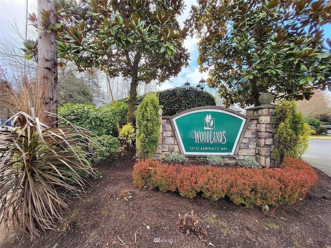 Primary Photo - Cozy 2bd condo in Everett
