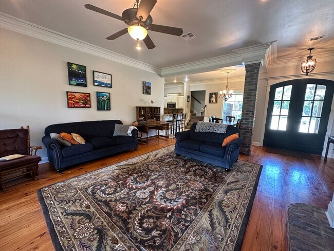 Foto del edificio - Haughton Home, Updated With Over 2,100 Squ...