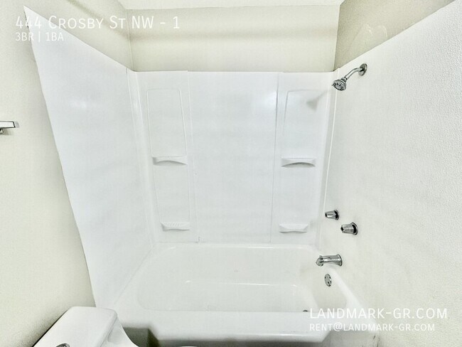 Foto del edificio - 444 Crosby St NW
