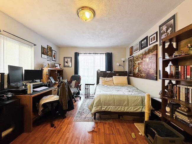 Foto del edificio - 52 Sargent Ave