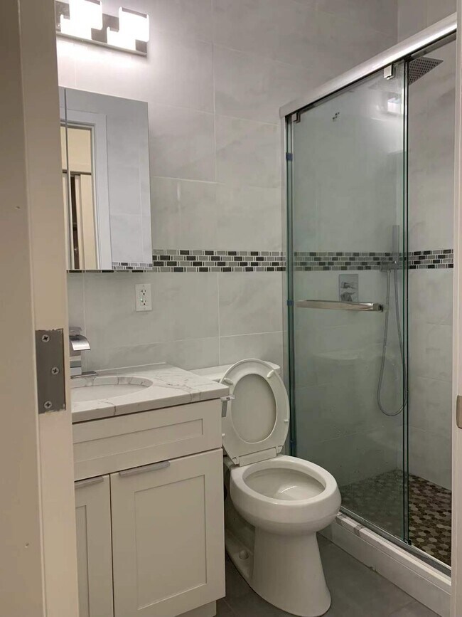 Foto del edificio - 7329 Grand Ave