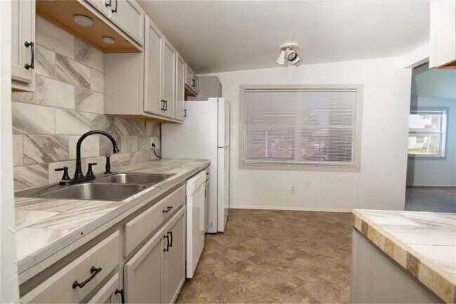 Foto del edificio - 6382 81st Ave