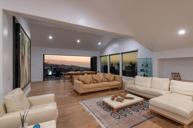 Foto del edificio - 2641 Costebelle Dr