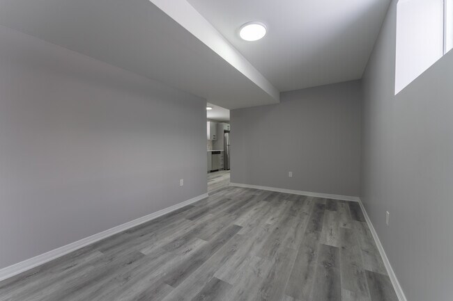 Building Photo - Renovated | 1  Bedroom, 1 Bath