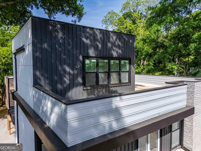 Building Photo - 1465 E Broad St