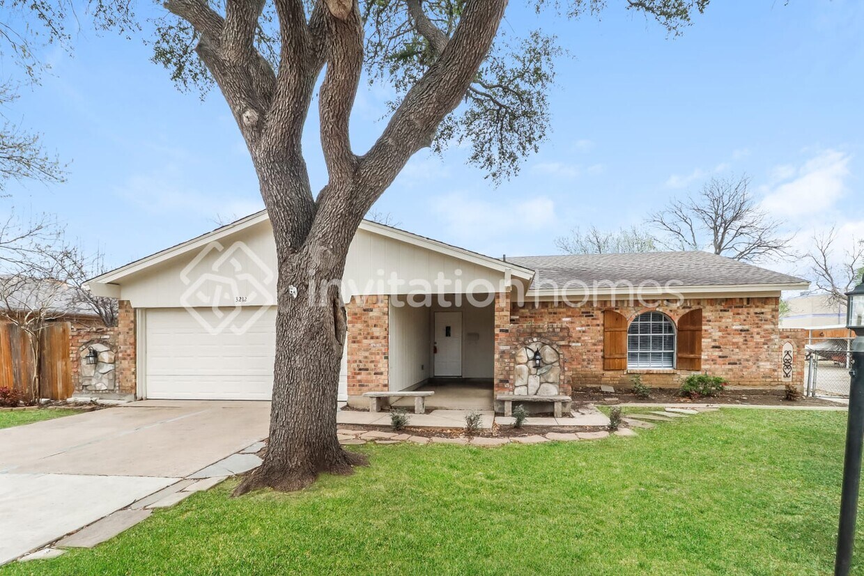 3212 Glenmont House Rental in Fort Worth, TX