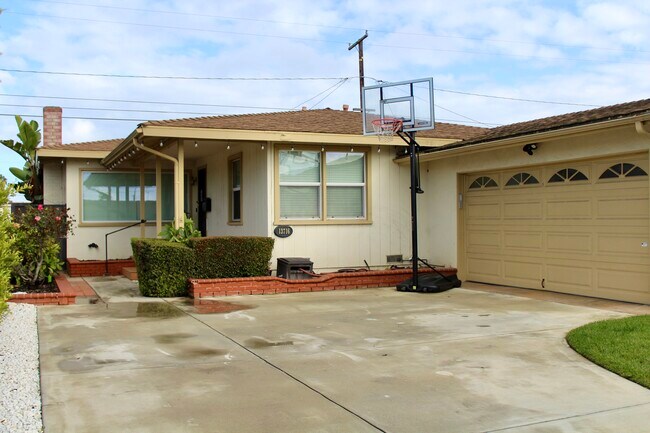 Foto del edificio - 13716 Purche Ave