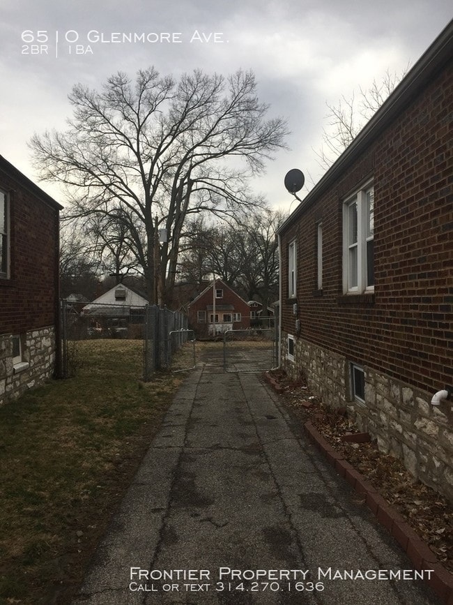 Building Photo - Newley Renovated 2 Bedroom Brick Bungalow!