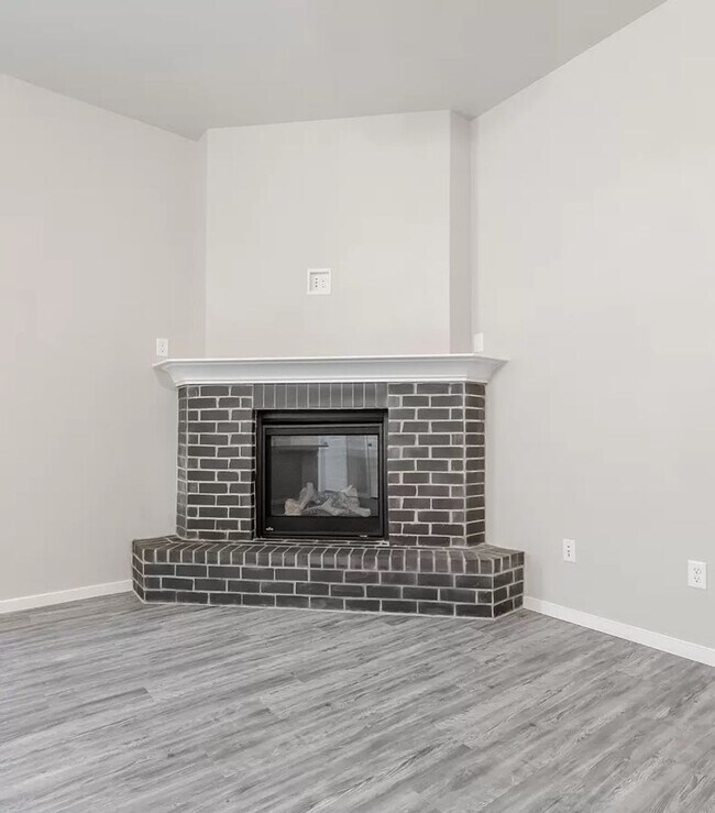 Foto del edificio - Gorgeous 3 Bedroom Home In Greenwood (Midl...