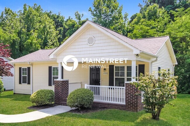 Foto del edificio - 3 Bedroom Pet-Friendly Home in Winston-Sal...
