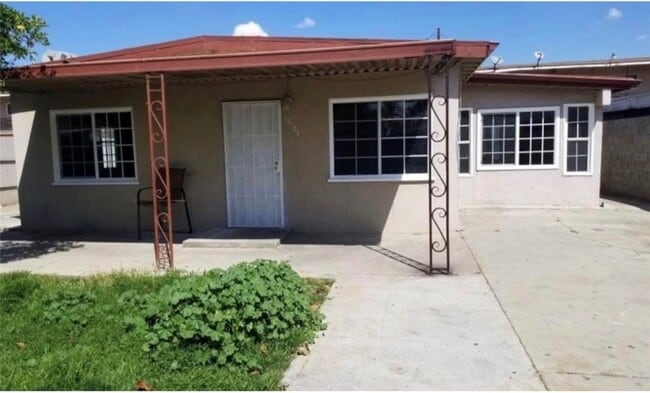 Building Photo - 1310 S Atlantic Dr