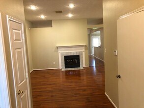Building Photo - 15403 Park Glen Dr