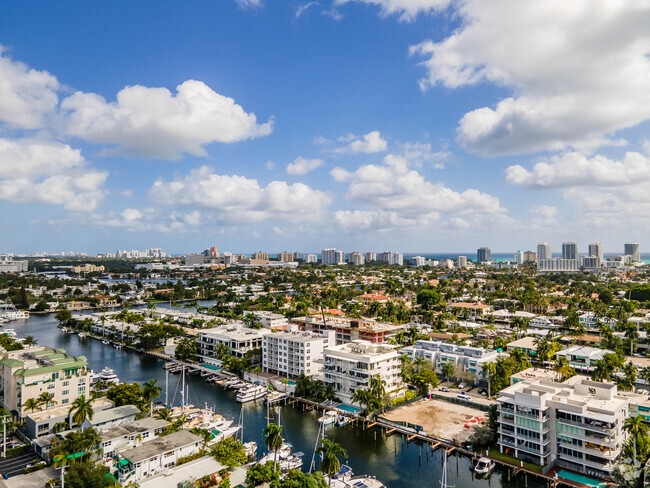 Building Photo - Cymbrinas Cay