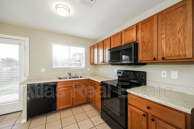 Building Photo - 122 Blue Juniper