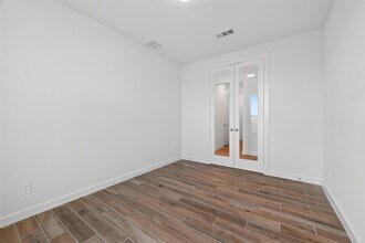 Building Photo - 3238 Kindred Wy