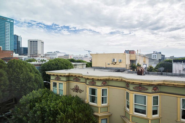 Building Photo - 300 Ivy St