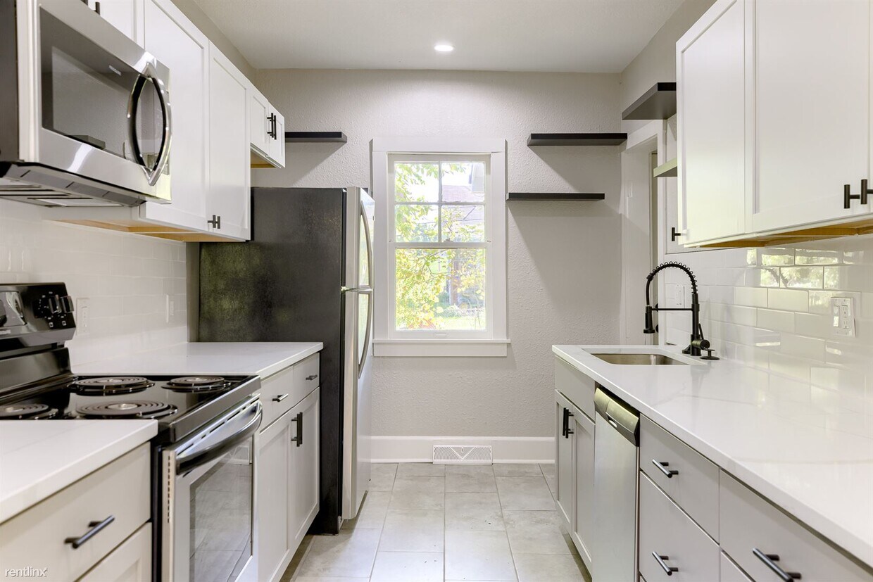 Primary Photo - 4 br, 2 bath House - 3841 East 59th Street