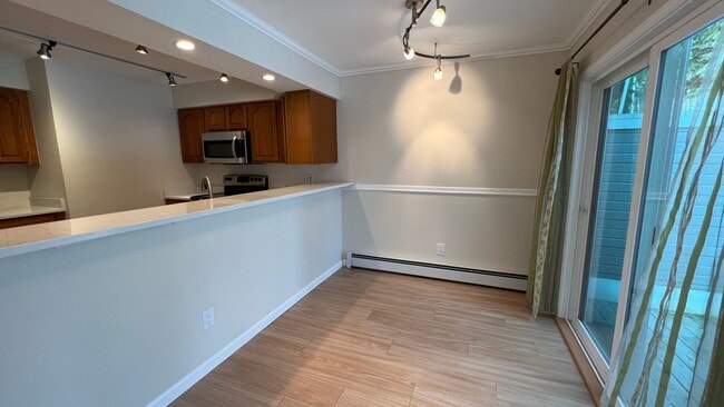 Building Photo - Lovely 2 Bedroom Townhouse Condo W/Garage - Corner Lot - Call Today!