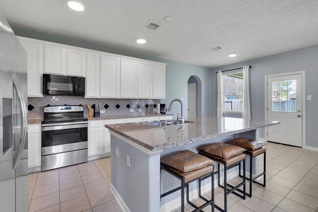 Foto del edificio - 615 Arbor Green Ln