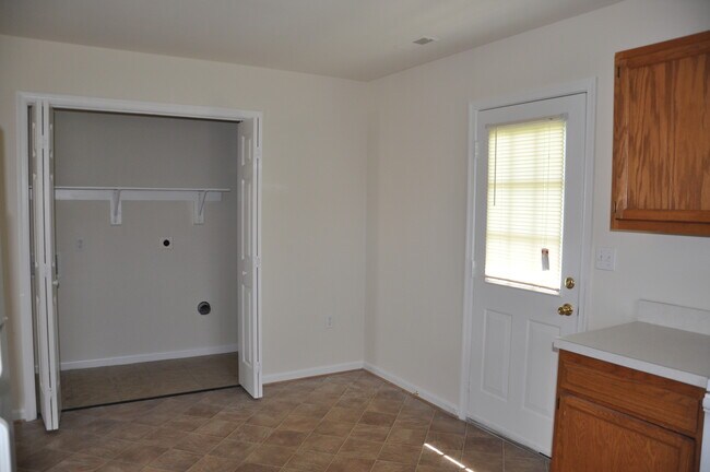 Foto del edificio - 3 Bedroom/2 Bath Rambler in Culpeper