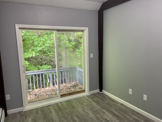 Foto del edificio - 196 N Main