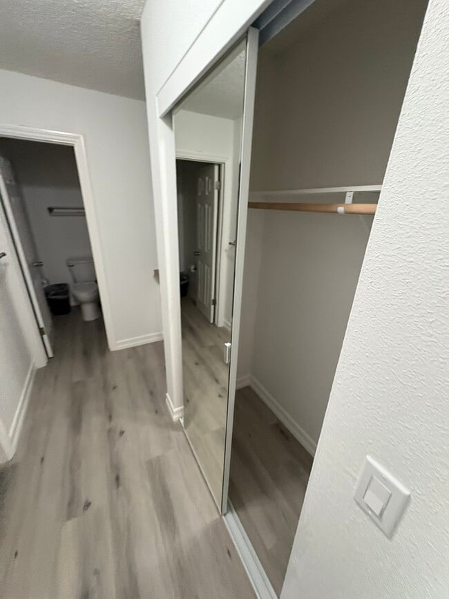 Building Photo - Orangewood Villa